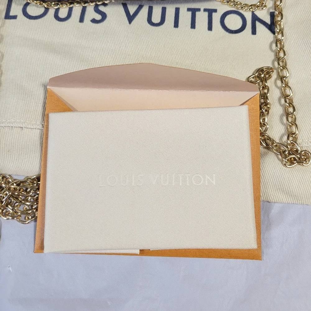 Sold- Brand new authentic Louis Vuitton Mini Pochette Vernis - Picture 6 of 16